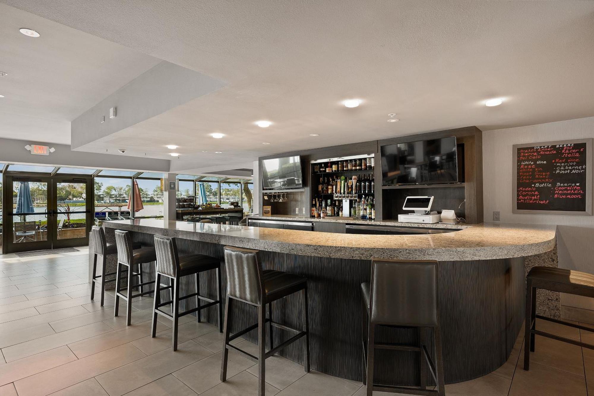 Executive & Hotel 3*